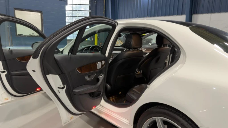 Mercedes-Benz C 300 ПАМЕТ* BURMESTER* ПАНОРАМА* КАМЕРА* КОЖА* , снимка 11 - Автомобили и джипове - 53157666