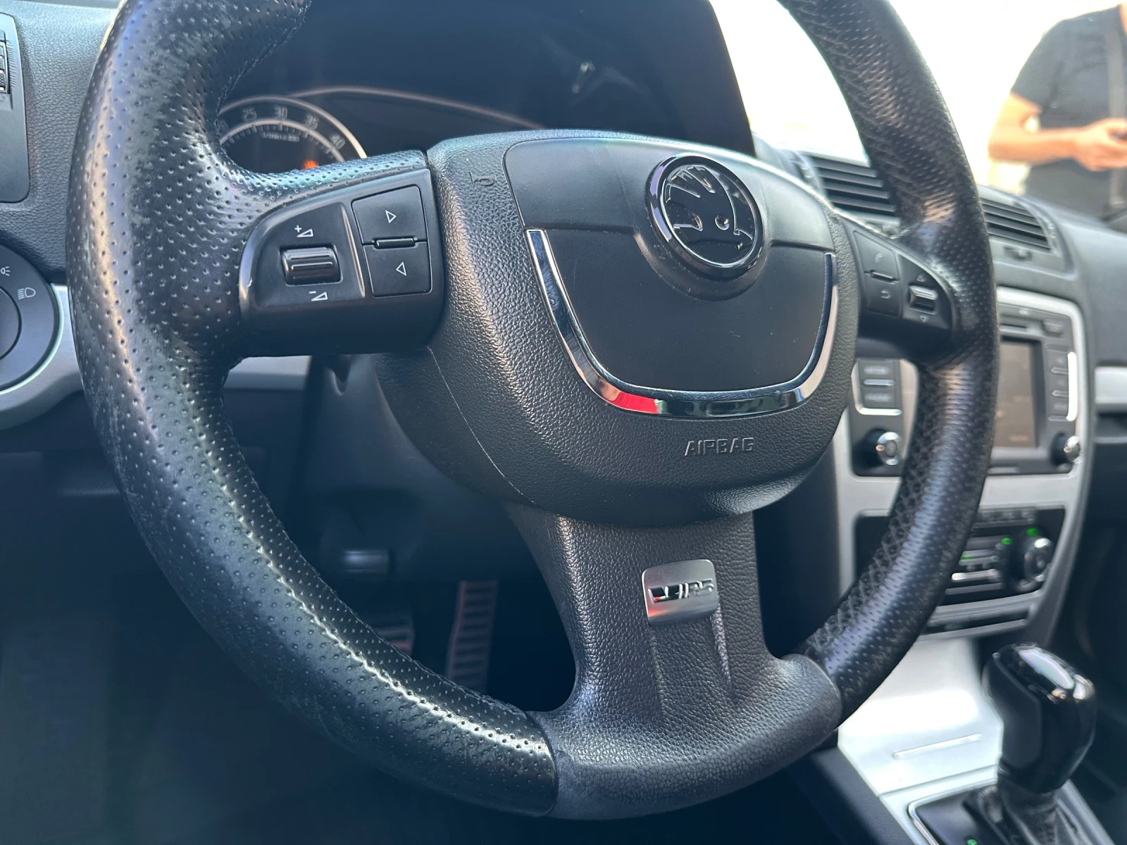 Skoda Octavia VRS 2.0TDI DSG FULL - изображение 10