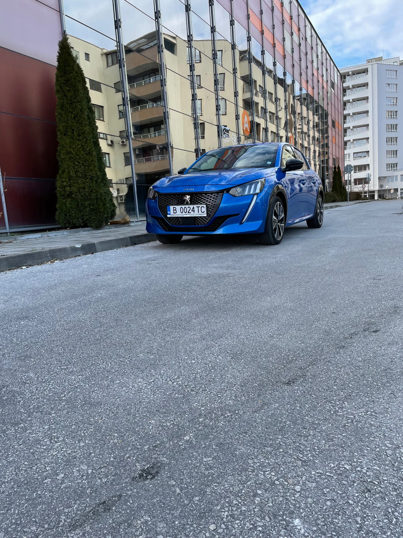 Peugeot 208 GT line - изображение 3