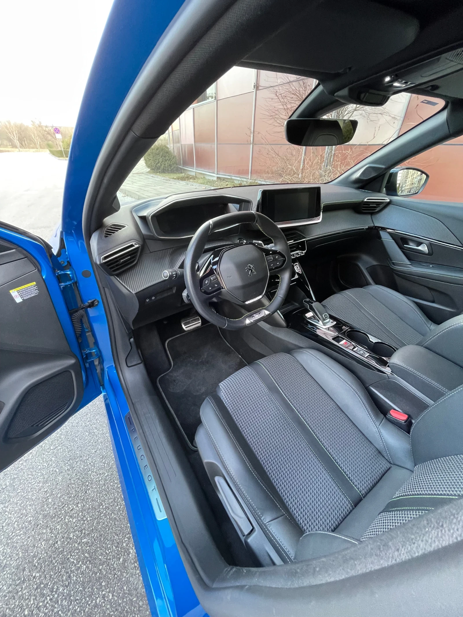 Peugeot 208 GT line - изображение 10