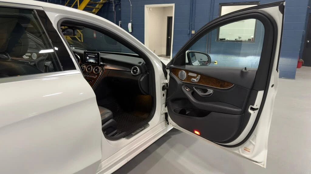 Mercedes-Benz C 300 ПАМЕТ* BURMESTER* ПАНОРАМА* КАМЕРА* КОЖА*  - изображение 6