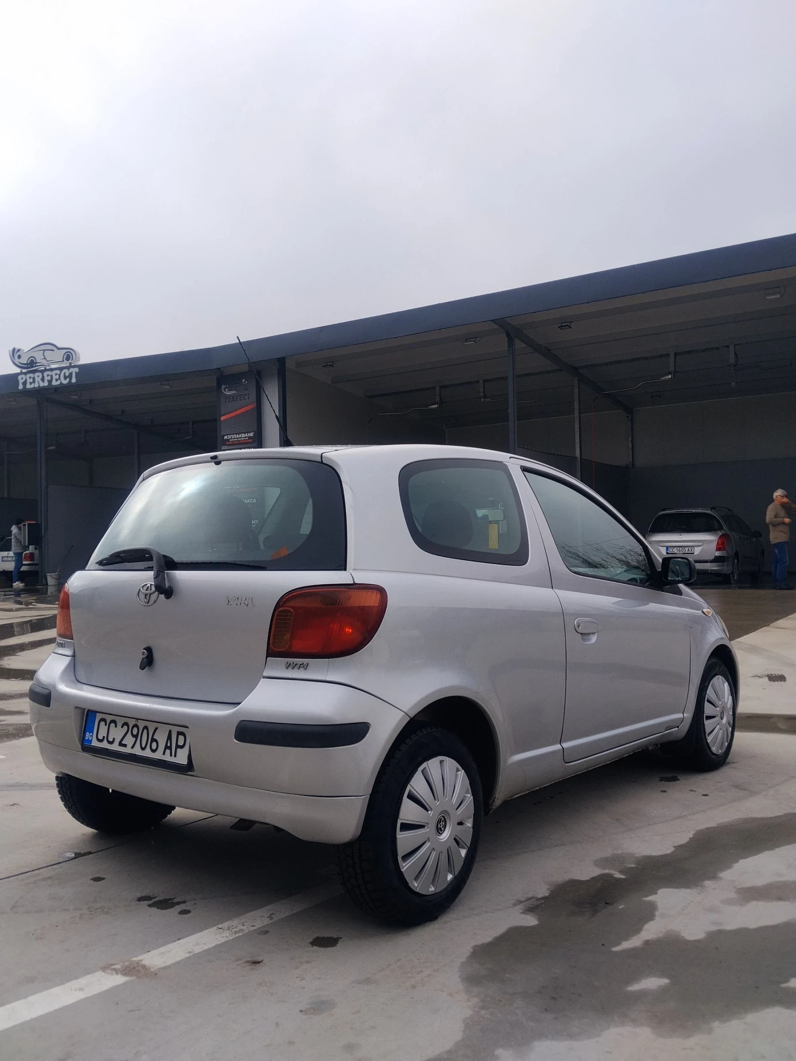 Toyota Yaris 1.3 - изображение 5