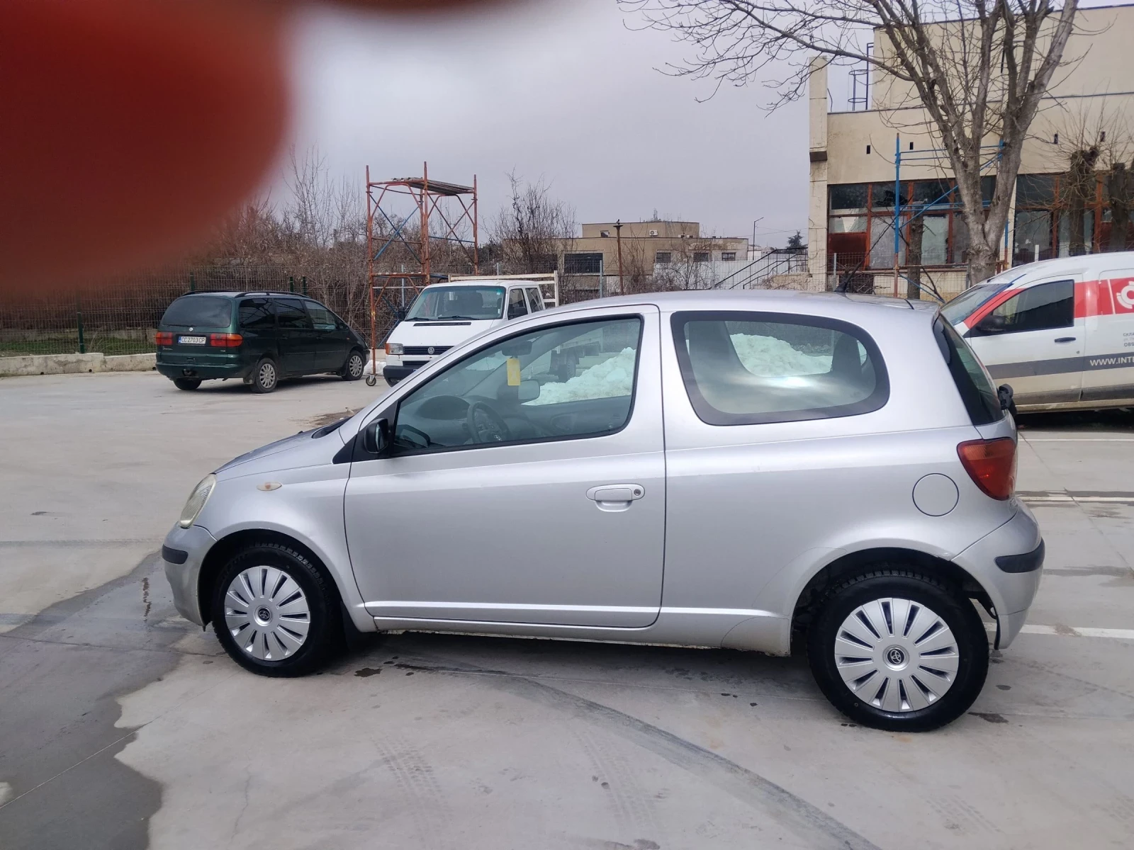 Toyota Yaris 1.3 - изображение 8