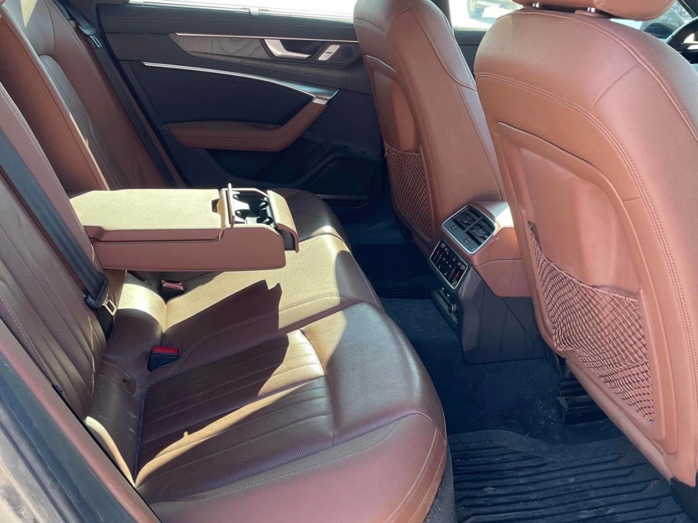 Audi A6 Technik* S-line* Distronic* Обдух* Пано* 360View* , снимка 13 - Автомобили и джипове - 53815038