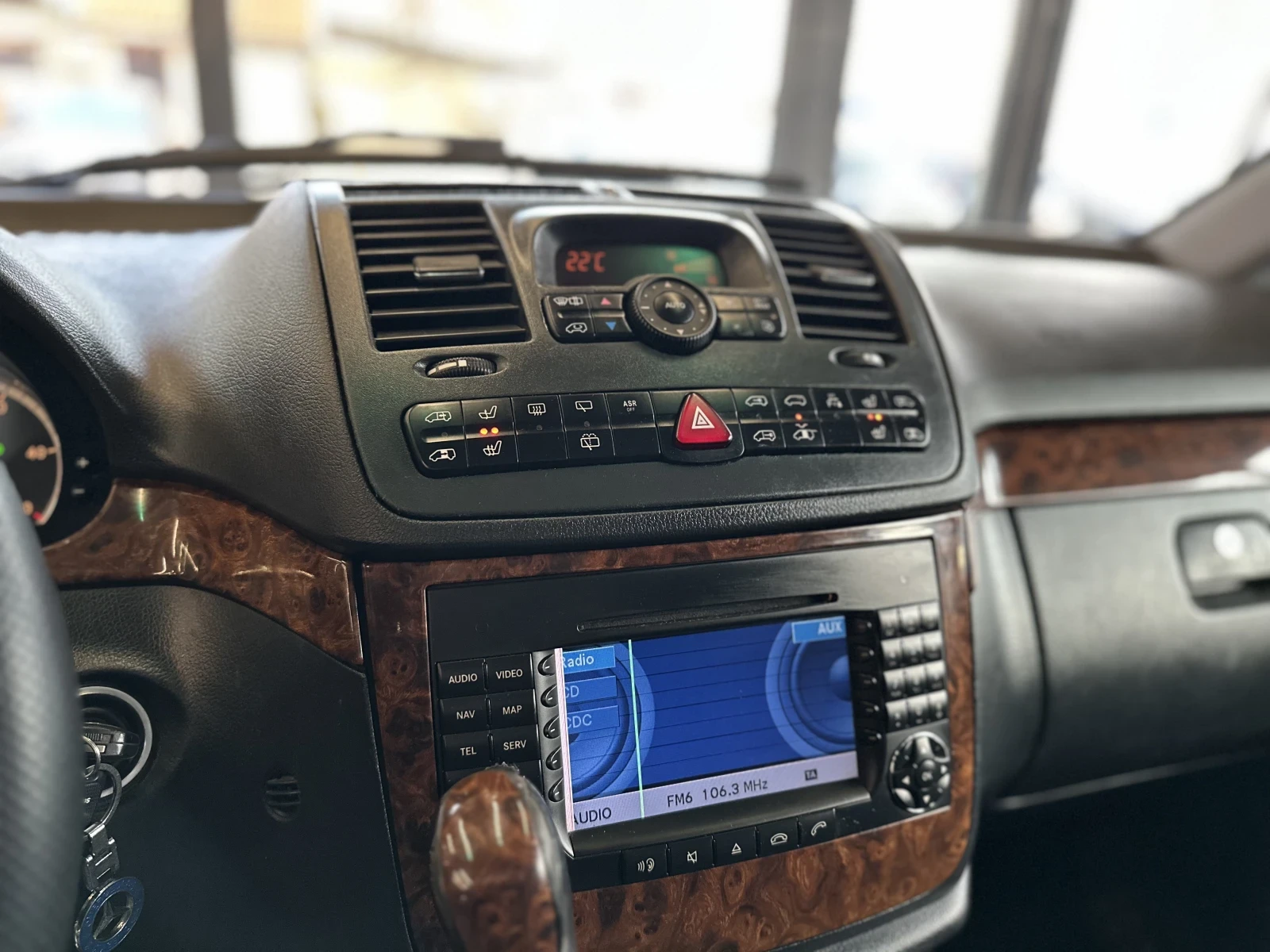 Mercedes-Benz Viano 220 CDI* TV* Лизинг* Подгрев, снимка 12 - Автомобили и джипове - 53972170