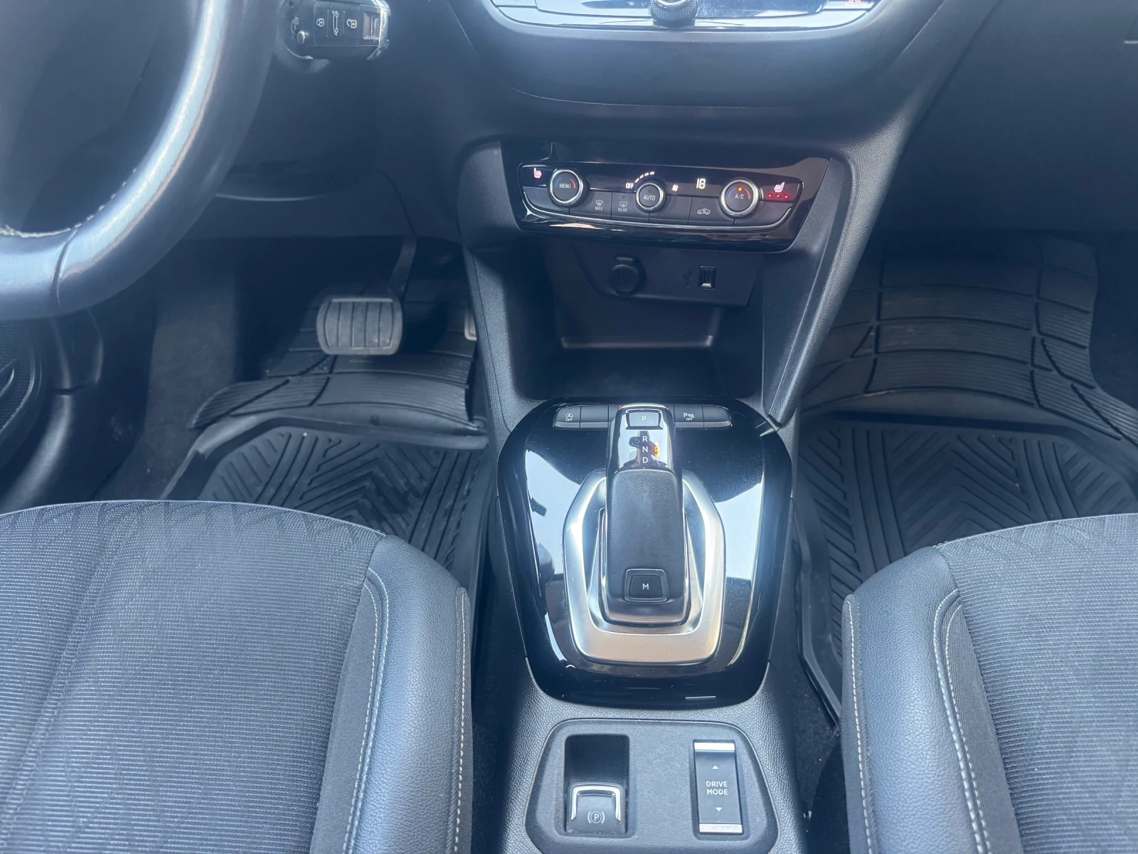 Opel Corsa 1.2 Automatic, снимка 13 - Автомобили и джипове - 55706402