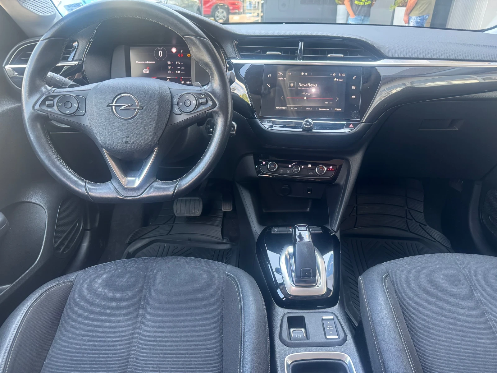 Opel Corsa 1.2 Automatic, снимка 12 - Автомобили и джипове - 55706402