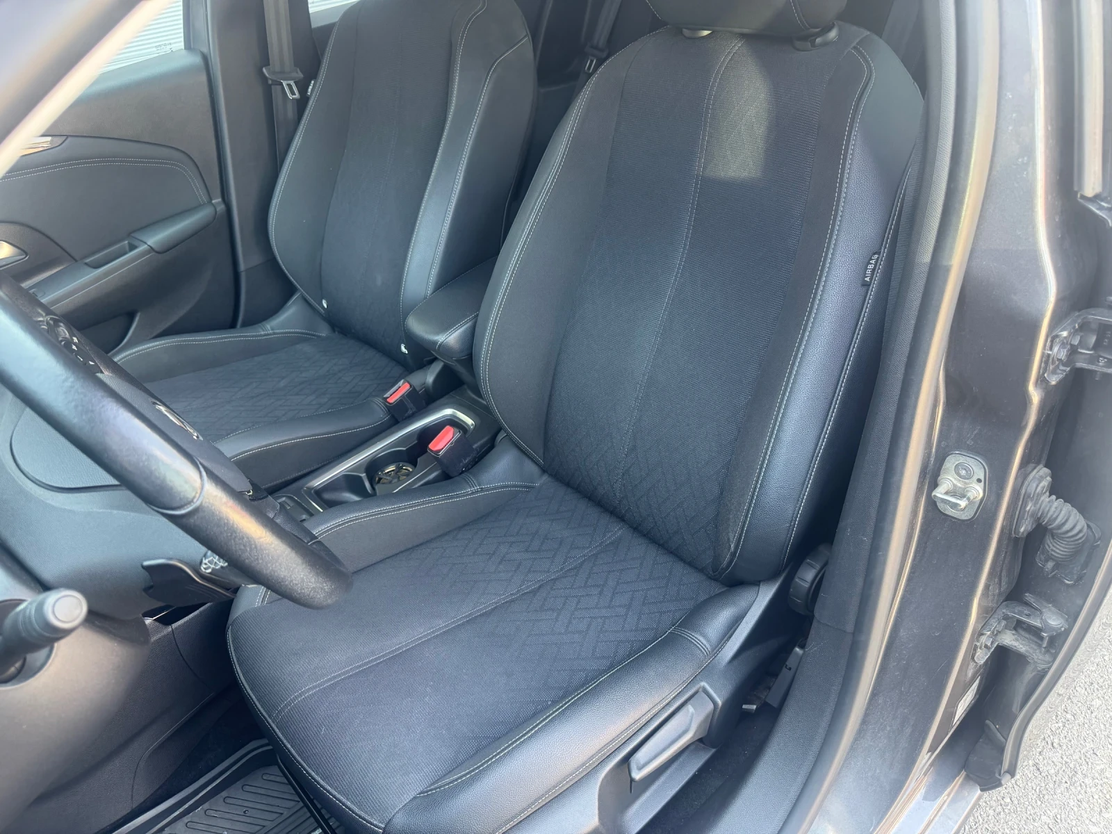 Opel Corsa 1.2 Automatic, снимка 9 - Автомобили и джипове - 55706402