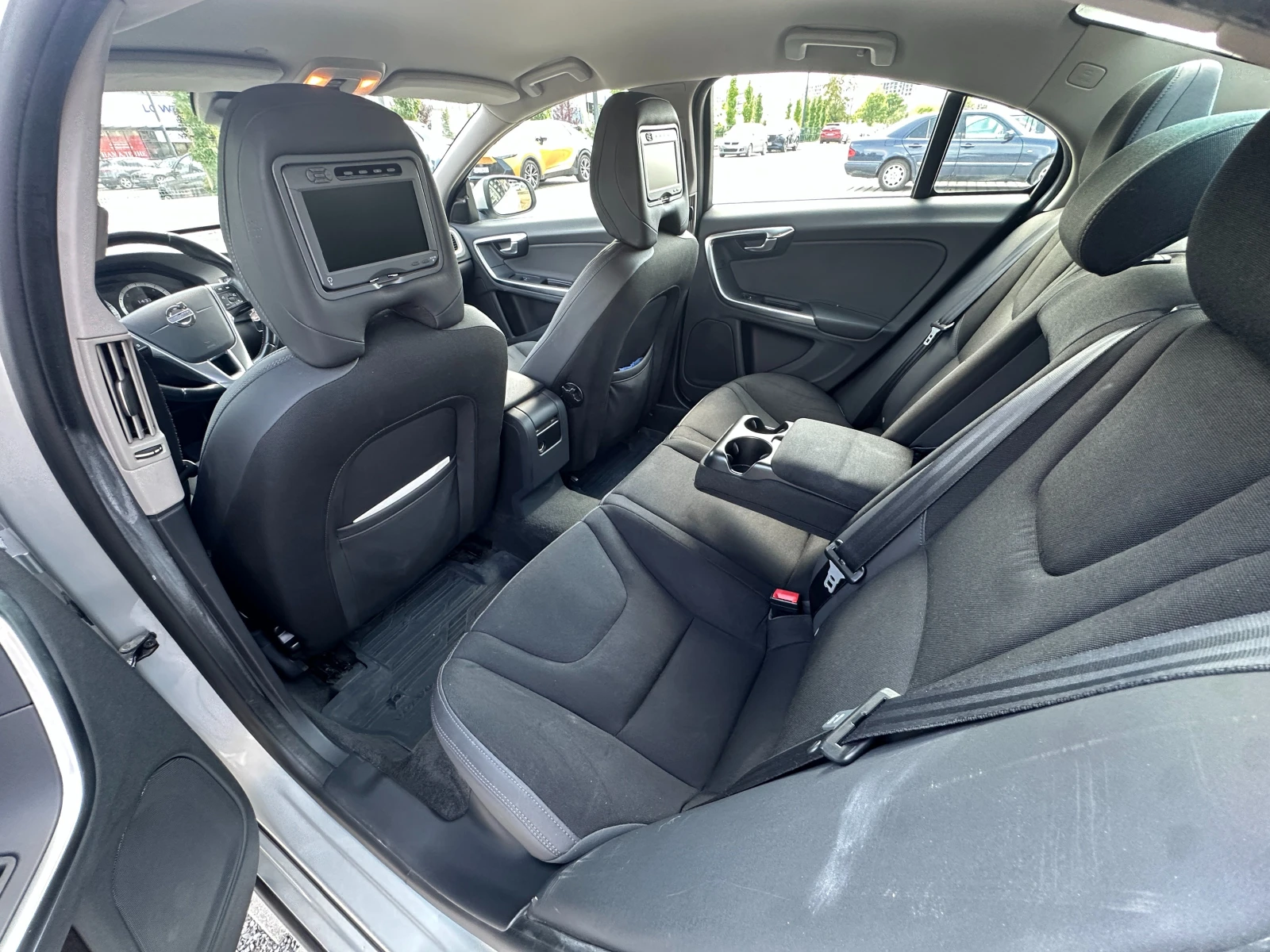 Volvo S60 D5 AWD, снимка 11 - Автомобили и джипове - 56057509
