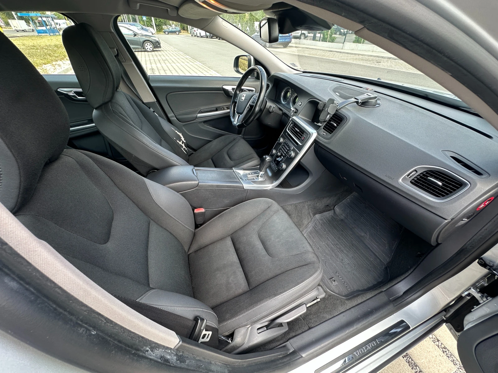 Volvo S60 D5 AWD, снимка 13 - Автомобили и джипове - 56057509