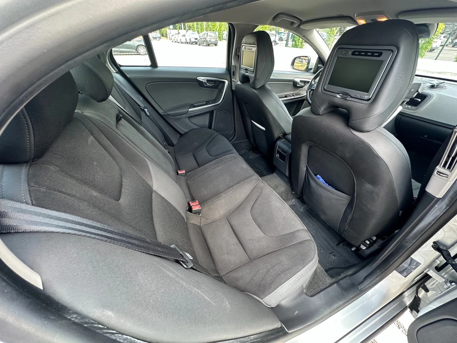 Volvo S60 D5 AWD, снимка 12 - Автомобили и джипове - 56057509