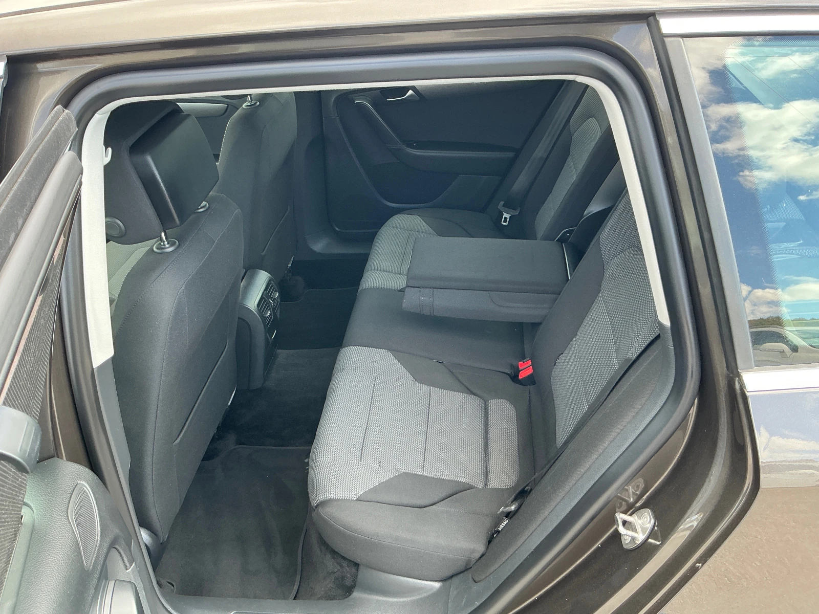 VW Passat 2.0 TDI, снимка 14 - Автомобили и джипове - 56193419