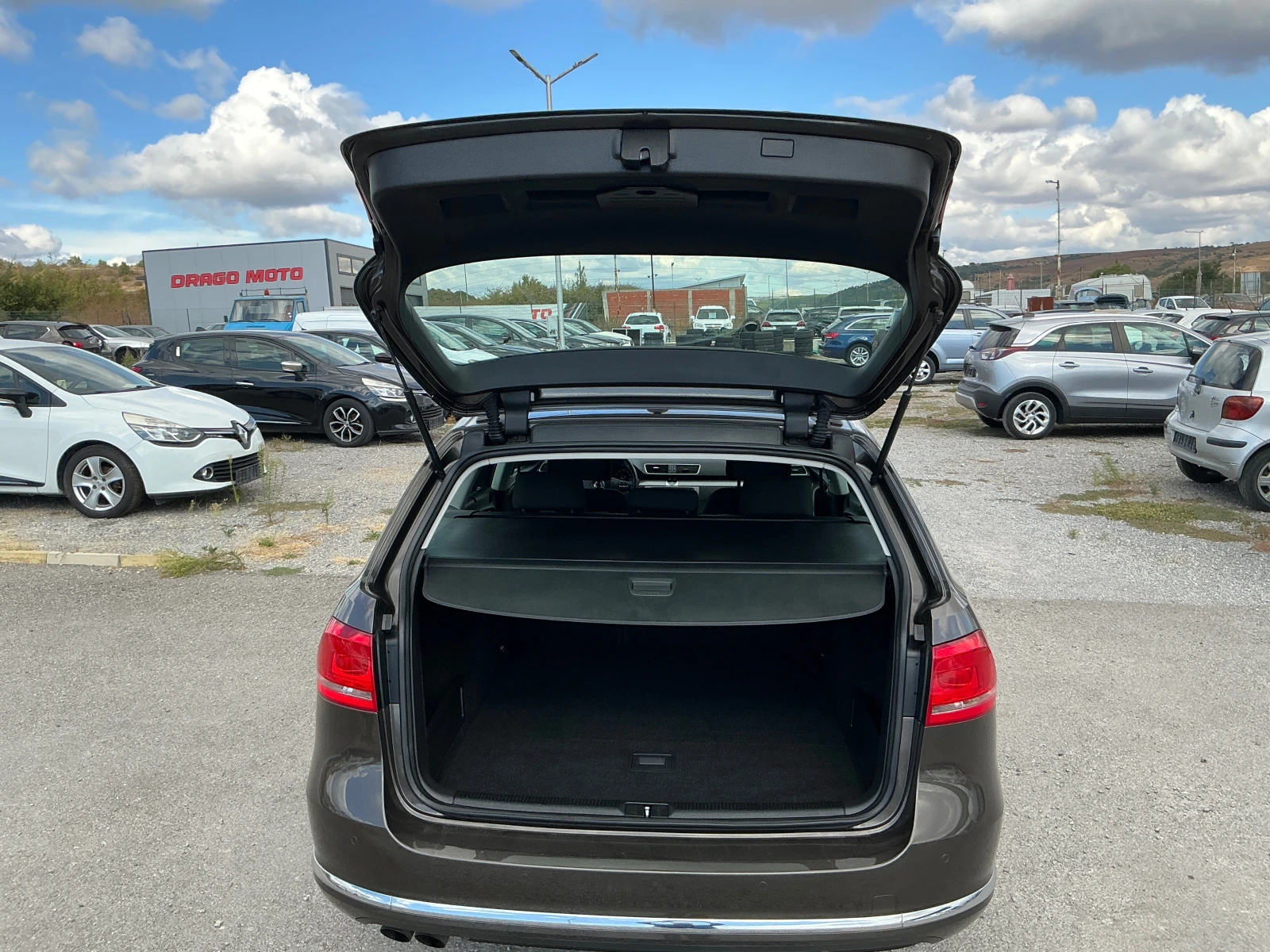 VW Passat 2.0 TDI, снимка 16 - Автомобили и джипове - 56193419