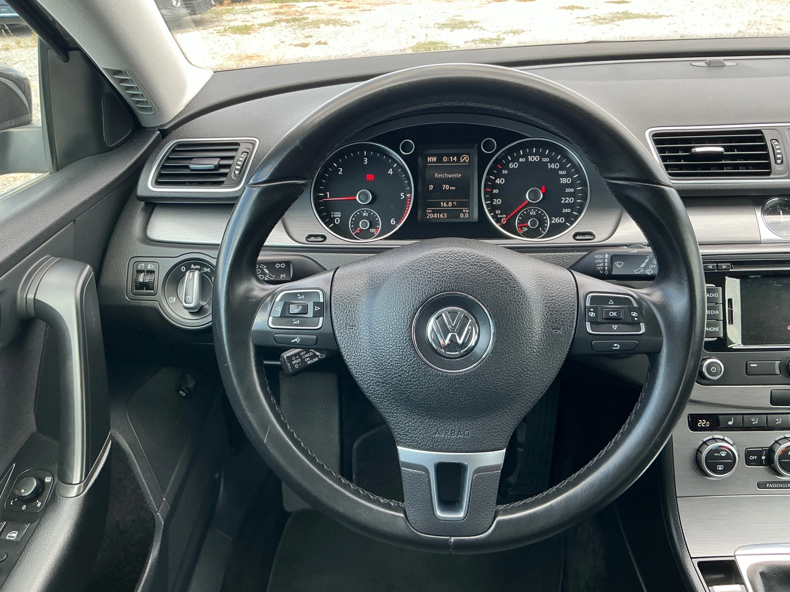 VW Passat 2.0 TDI, снимка 9 - Автомобили и джипове - 56193419
