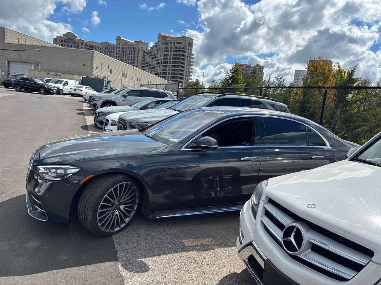 Mercedes-Benz S 580 * CARFAX * HEAD UP * ОБДУХВАНЕ * 360 * BURMESTER *, снимка 2 - Автомобили и джипове - 56220256