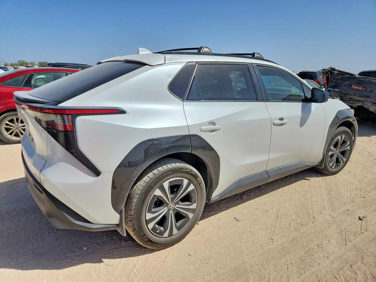 Toyota bZ4X, снимка 3 - Автомобили и джипове - 56613724