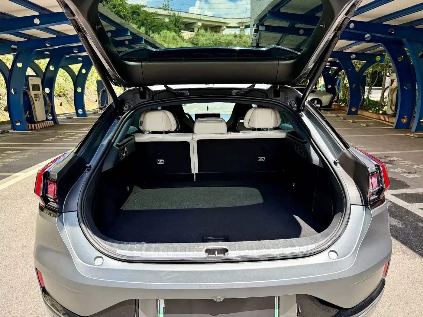 Zeekr 001 2023 ME Edition 100kWh, снимка 13 - Автомобили и джипове - 56708975