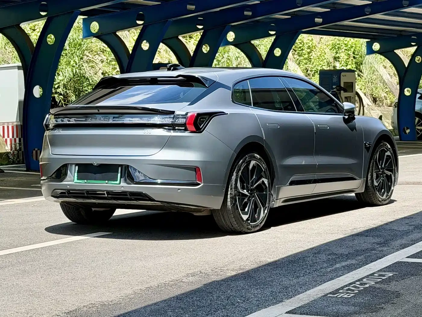 Zeekr 001 2023 ME Edition 100kWh, снимка 4 - Автомобили и джипове - 56708975