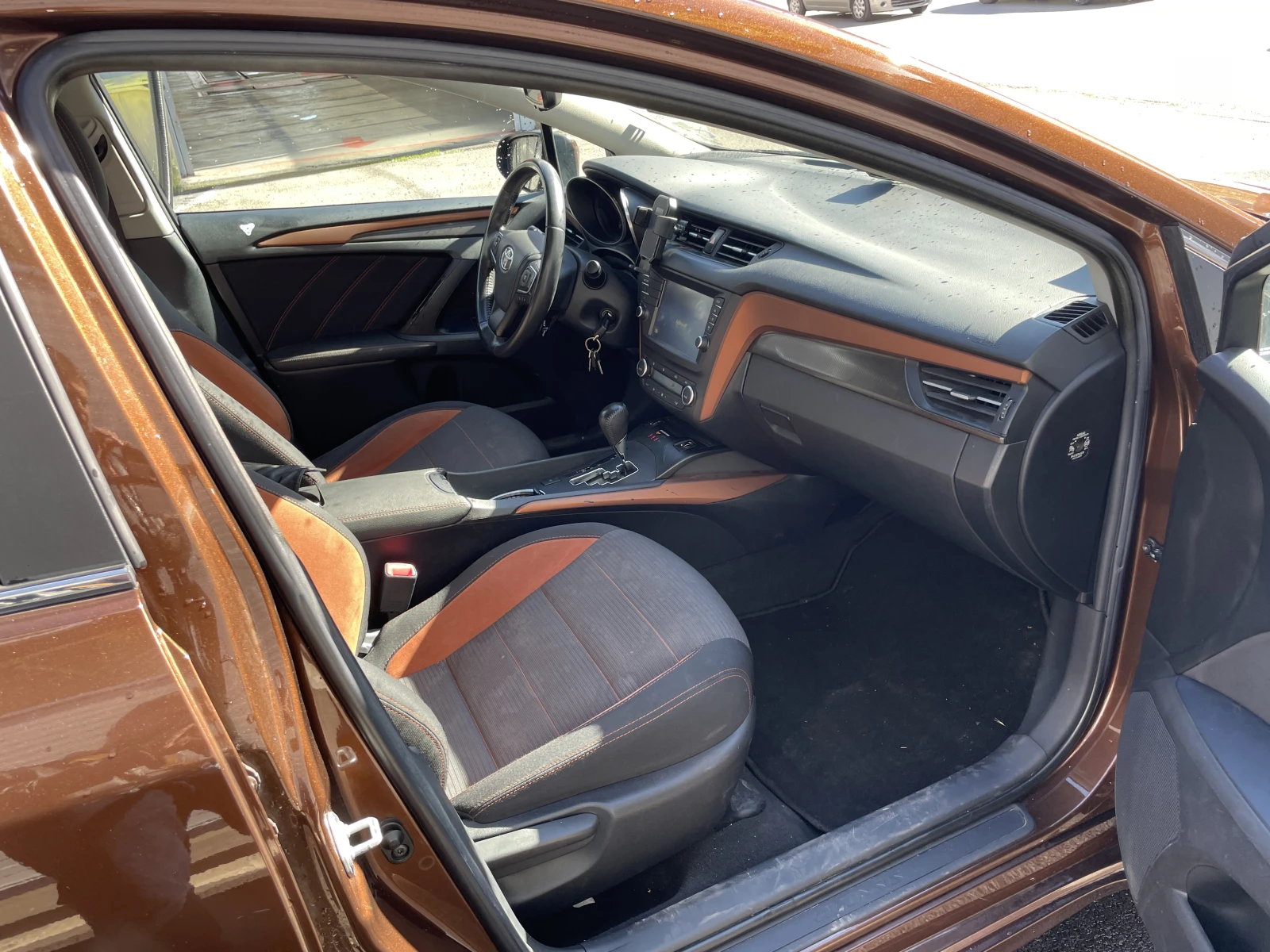 Toyota Avensis, снимка 8 - Автомобили и джипове - 56720805