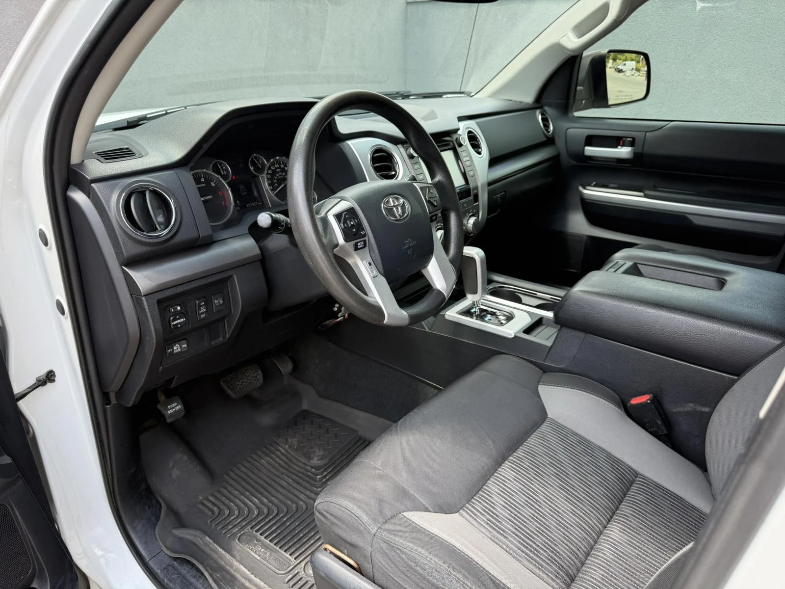 Toyota Tundra 5.7L DOUBLE CAB AWD - изображение 10