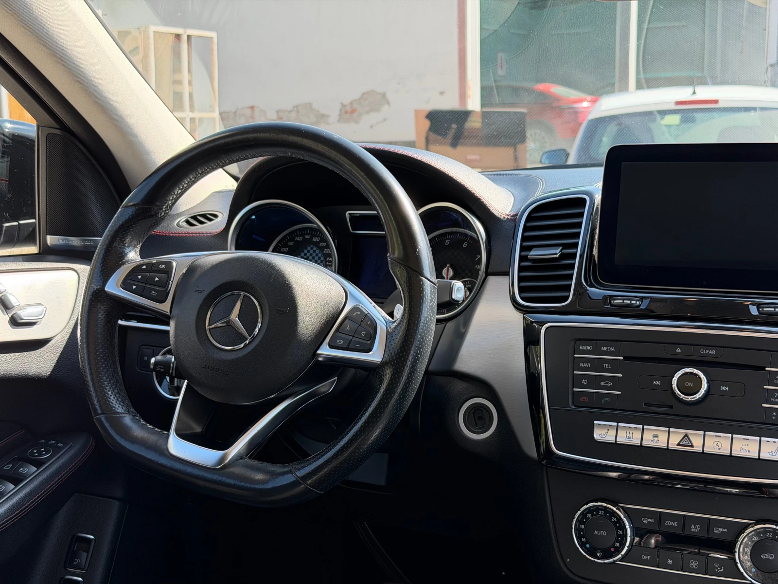 Mercedes-Benz GLE 43 AMG  ИСТОРИЯ МЕРЦЕДЕС 100%РЕАЛНИ КМ., снимка 9 - Автомобили и джипове - 55699064