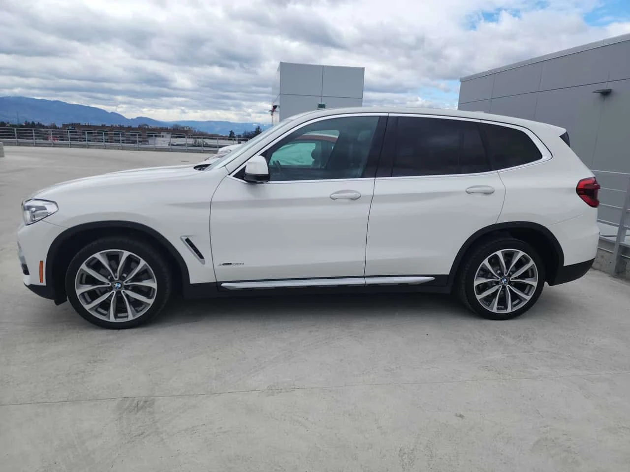 BMW X3 * xDrive30i * CARFAX * KEYLESS * ДВА КЛЮЧА, снимка 2 - Автомобили и джипове - 54075750