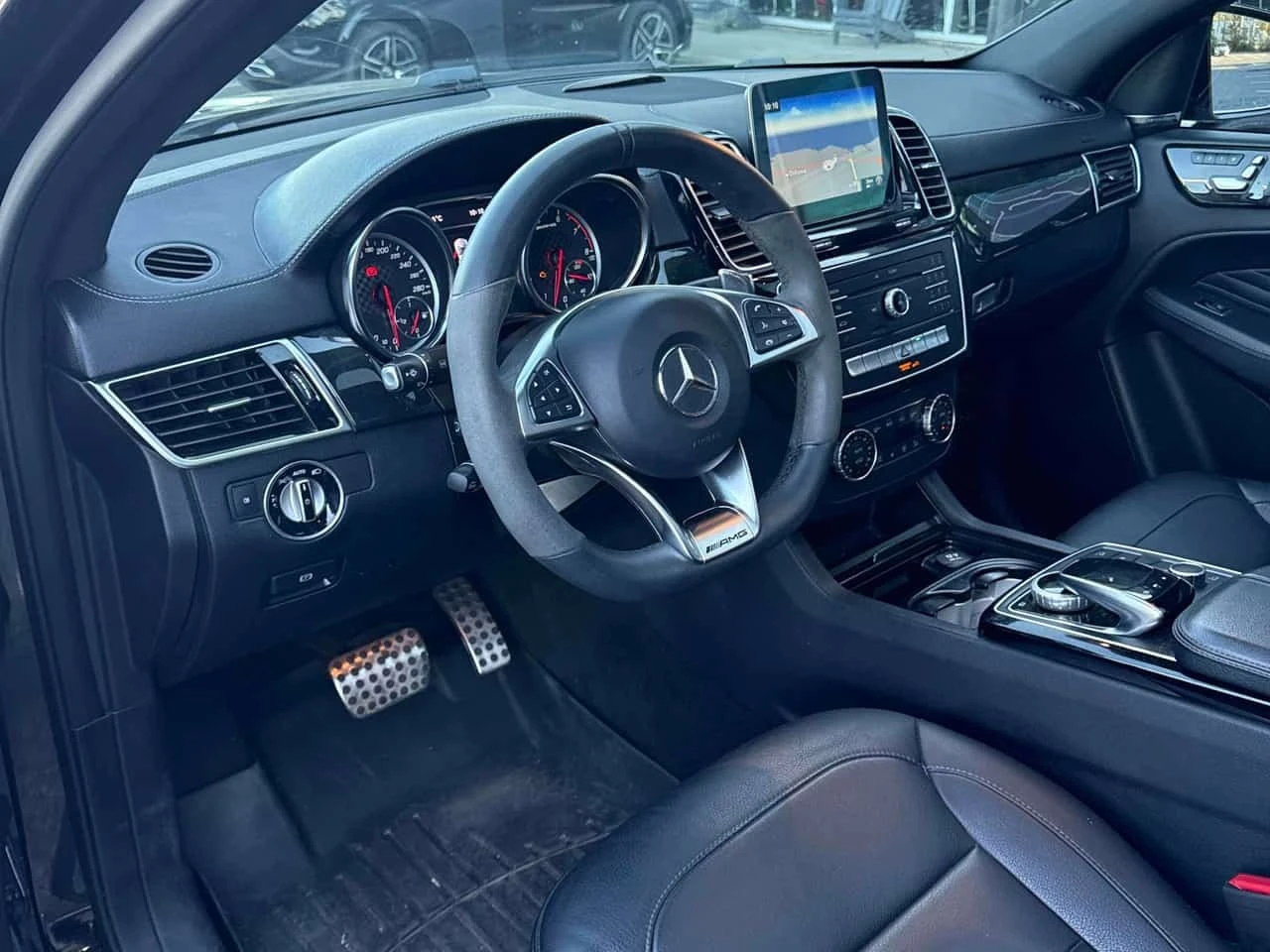 Mercedes-Benz GLE 43 AMG Coupe / Harman Kardon / 360 / Distronic / Carfax, снимка 5 - Автомобили и джипове - 56233474