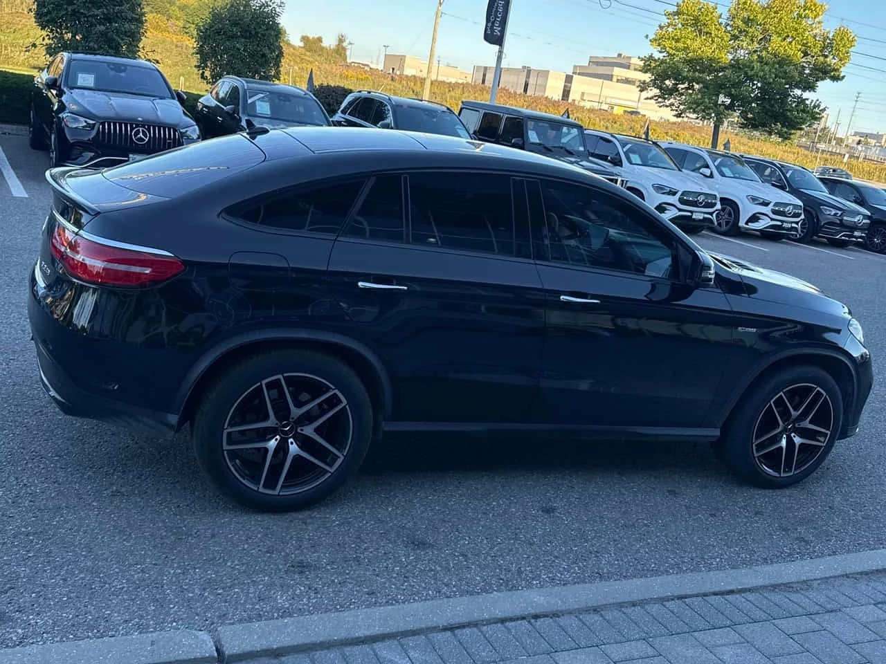 Mercedes-Benz GLE 43 AMG Coupe / Harman Kardon / 360 / Distronic / Carfax, снимка 3 - Автомобили и джипове - 56233474