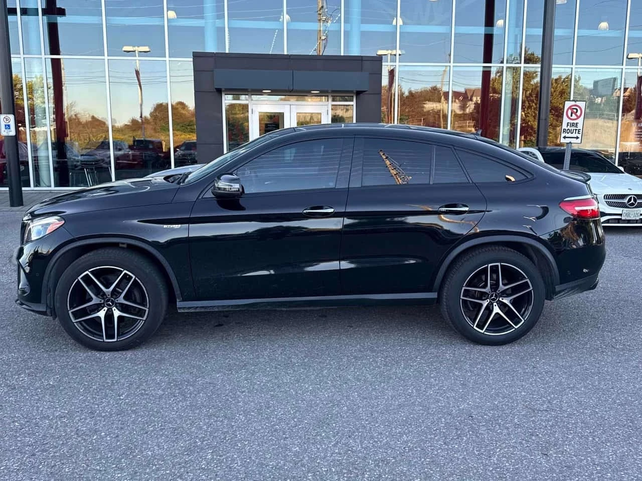 Mercedes-Benz GLE 43 AMG Coupe / Harman Kardon / 360 / Distronic / Carfax, снимка 2 - Автомобили и джипове - 56233474