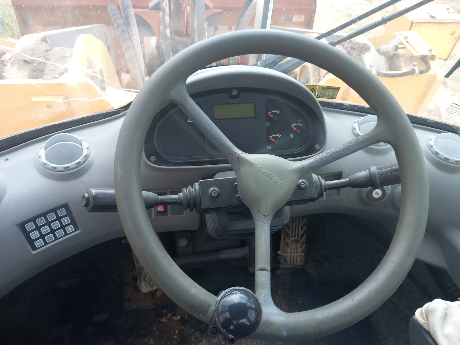 Челен товарач Volvo L180E, снимка 4 - Индустриална техника - 55228563