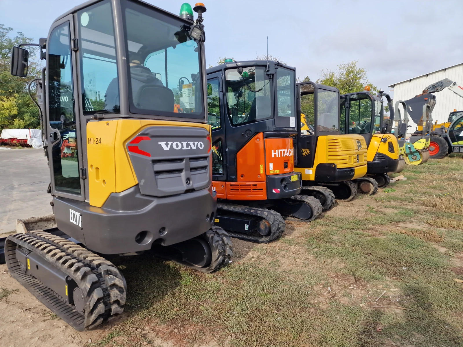 Багер Volvo EC27D, снимка 2 - Индустриална техника - 56577694