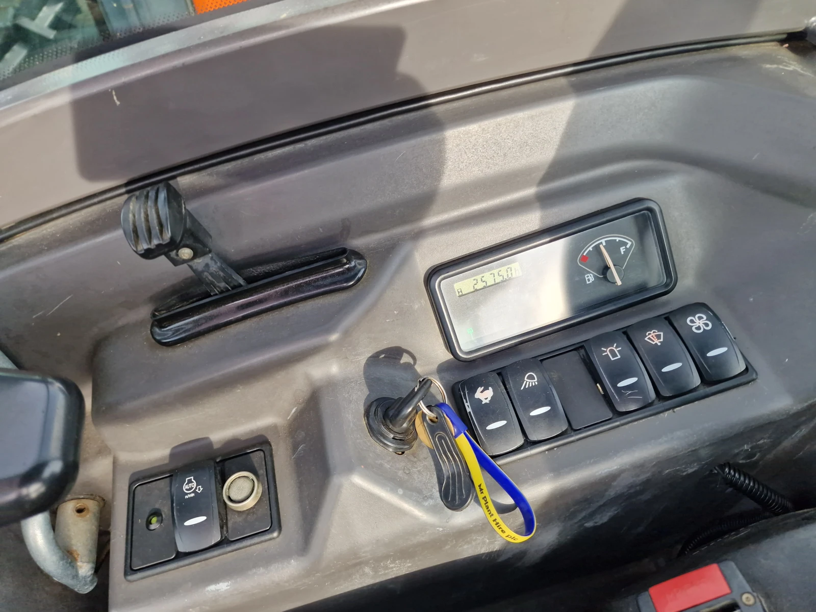 Багер Volvo EC27D, снимка 4 - Индустриална техника - 56577694