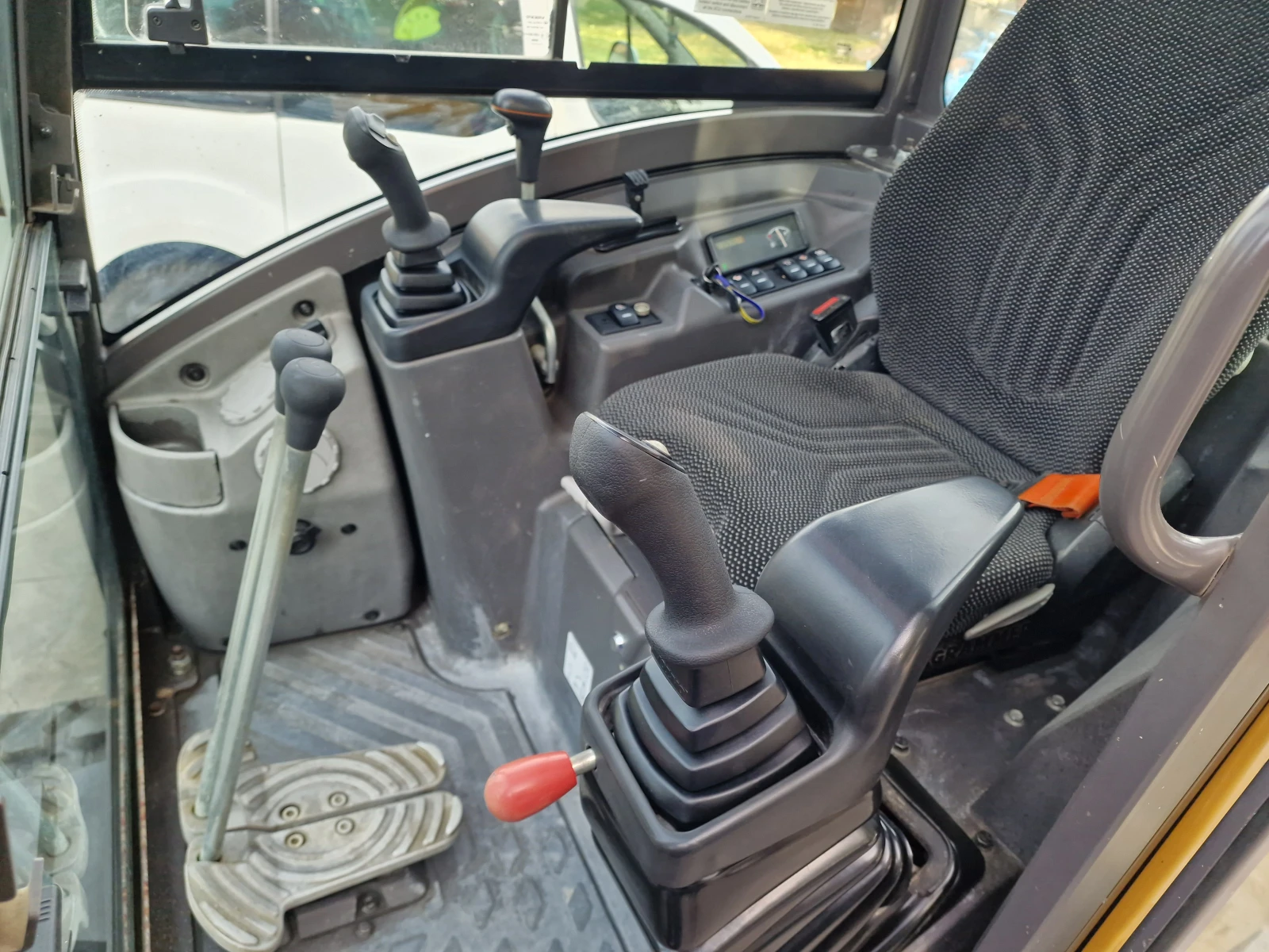 Багер Volvo EC27D, снимка 10 - Индустриална техника - 56577694