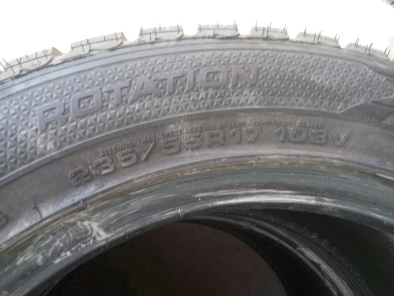 Гуми Зимни 235/55R17, снимка 6 - Гуми и джанти - 45649387