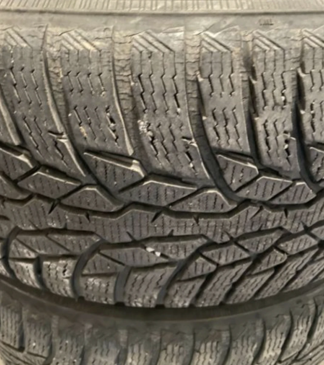 Гуми Зимни 225/50R17, снимка 5 - Гуми и джанти - 54393804