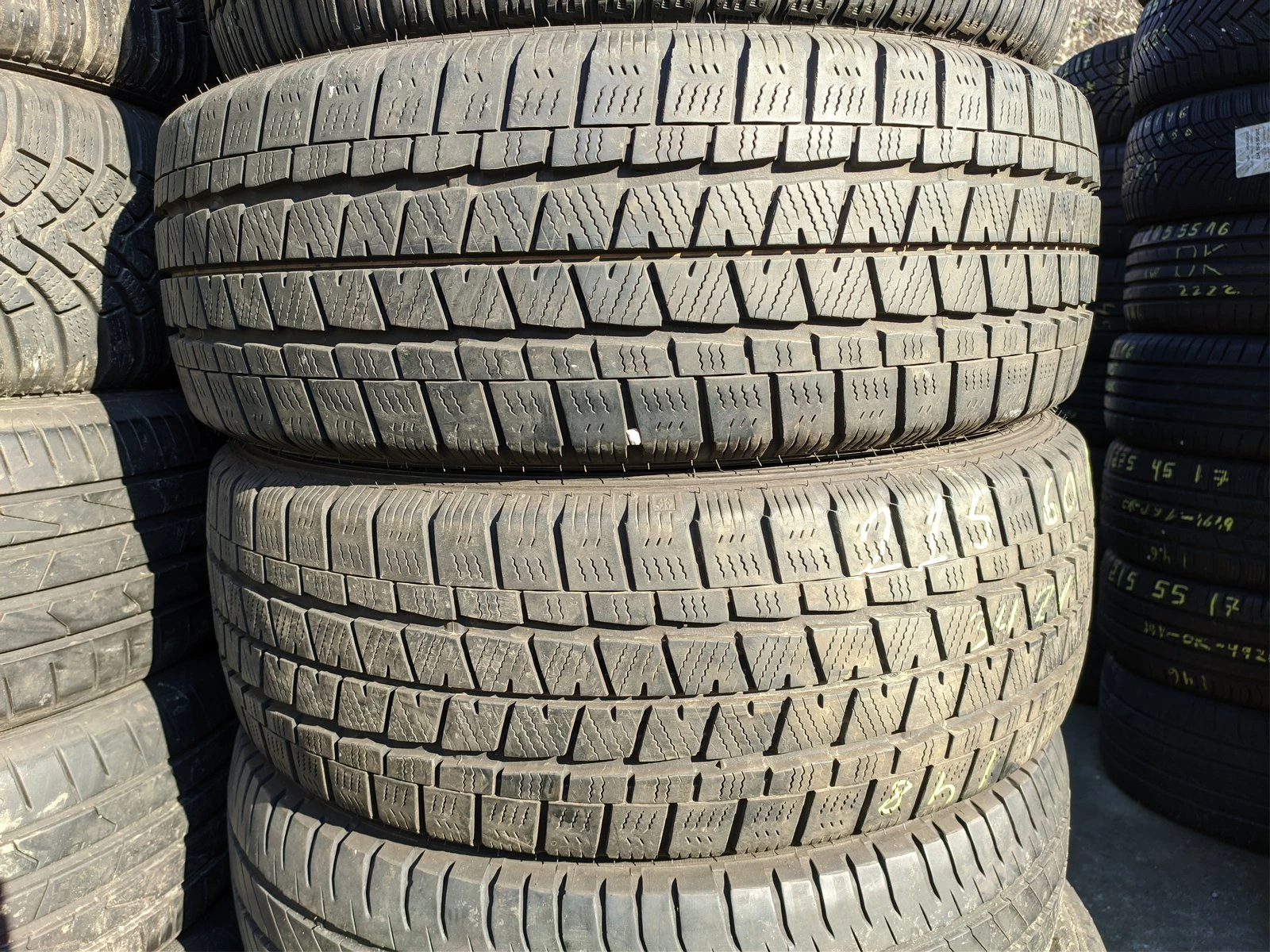 Гуми Зимни 215/60R17, снимка 5 - Гуми и джанти - 56732512