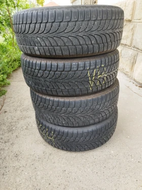 Гуми Зимни 215/60R17, снимка 1 - Гуми и джанти - 47484607