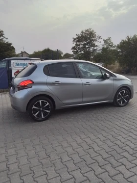 Peugeot 208 1.2, снимка 9
