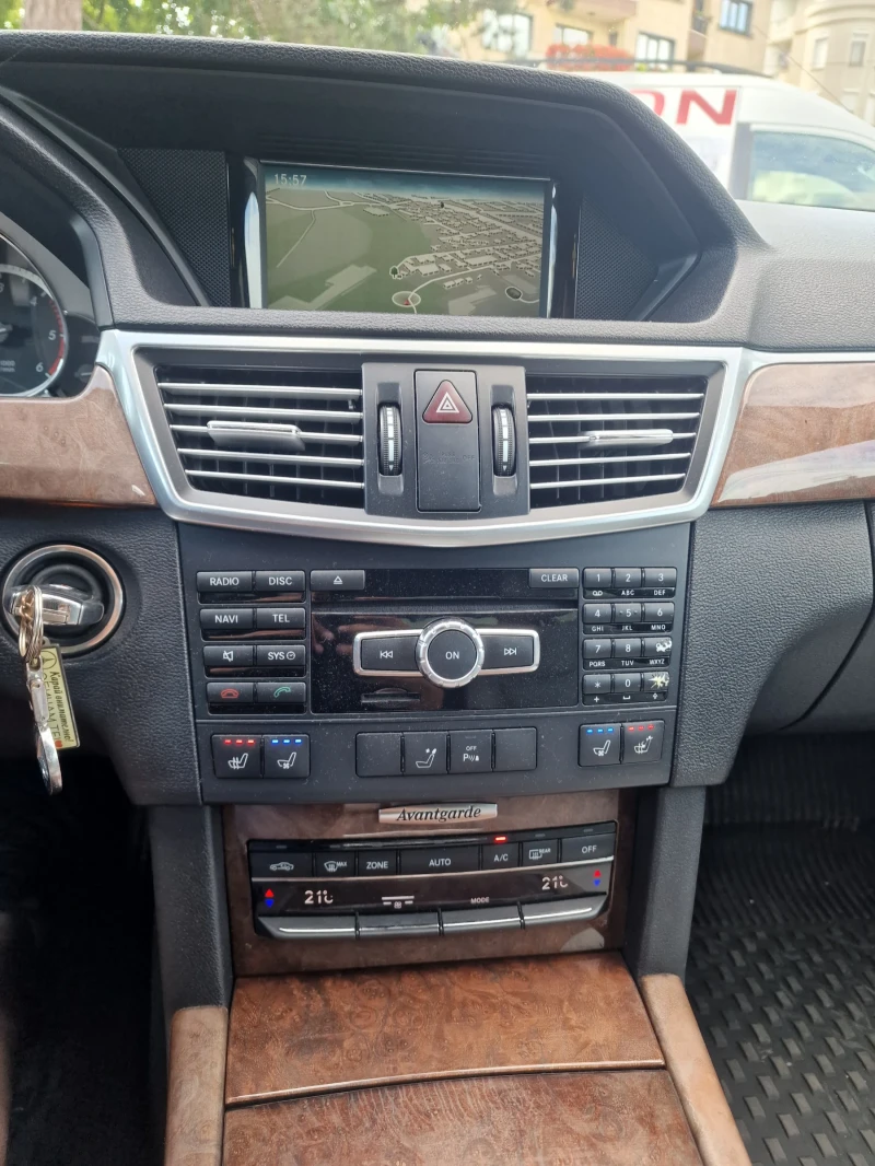 Mercedes-Benz E 350  Mercedes E350 4MATIC, снимка 10 - Автомобили и джипове - 47208057