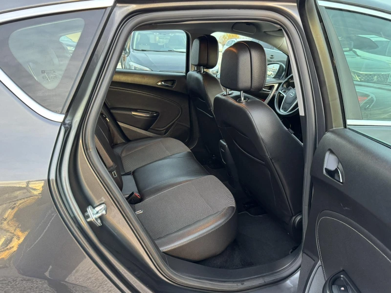 Opel Astra 1.4T 140k, снимка 13 - Автомобили и джипове - 52736195