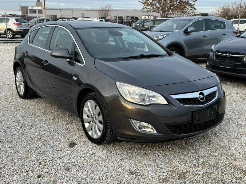 Opel Astra 1.4T 140k, снимка 3 - Автомобили и джипове - 52736195