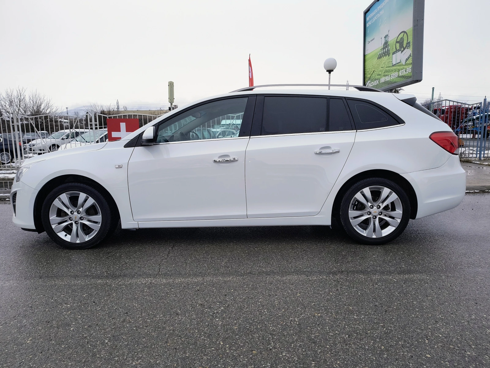 Chevrolet Cruze 140 кс * БЕНЗИН* НАВИ / РЕАЛНИ КИЛОМЕТРИ - изображение 8