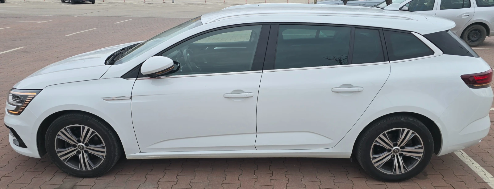 Renault Megane 1.3 TCE, снимка 7 - Автомобили и джипове - 53977105