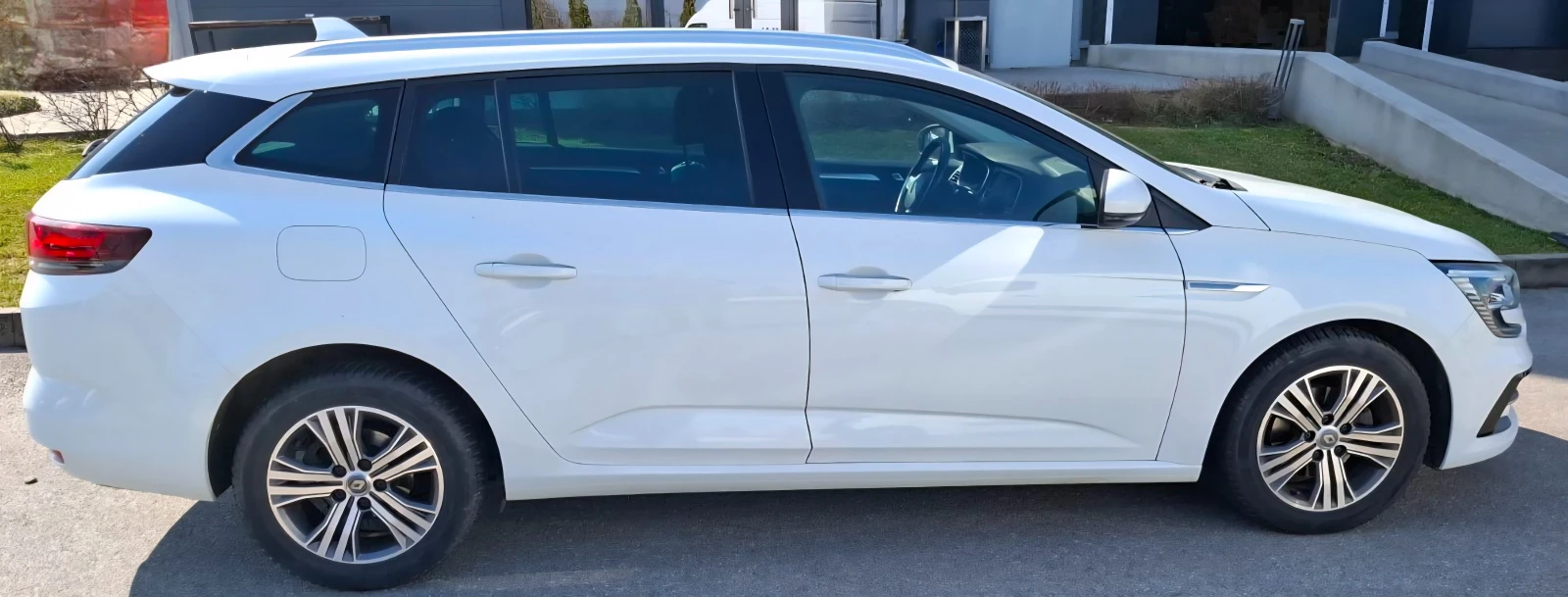 Renault Megane 1.3 TCE, снимка 6 - Автомобили и джипове - 53977105