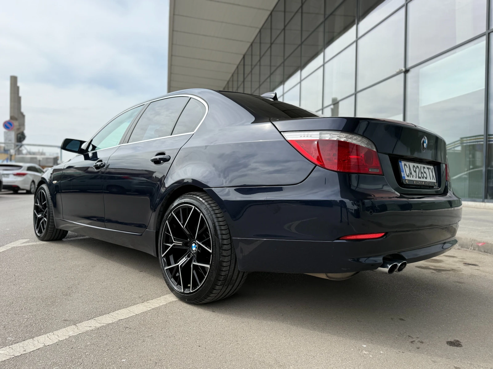 BMW 525 XD 6 МЕСЕЦА ГАРАНЦИЯ/197к.с. Facelift, снимка 3 - Автомобили и джипове - 54228760