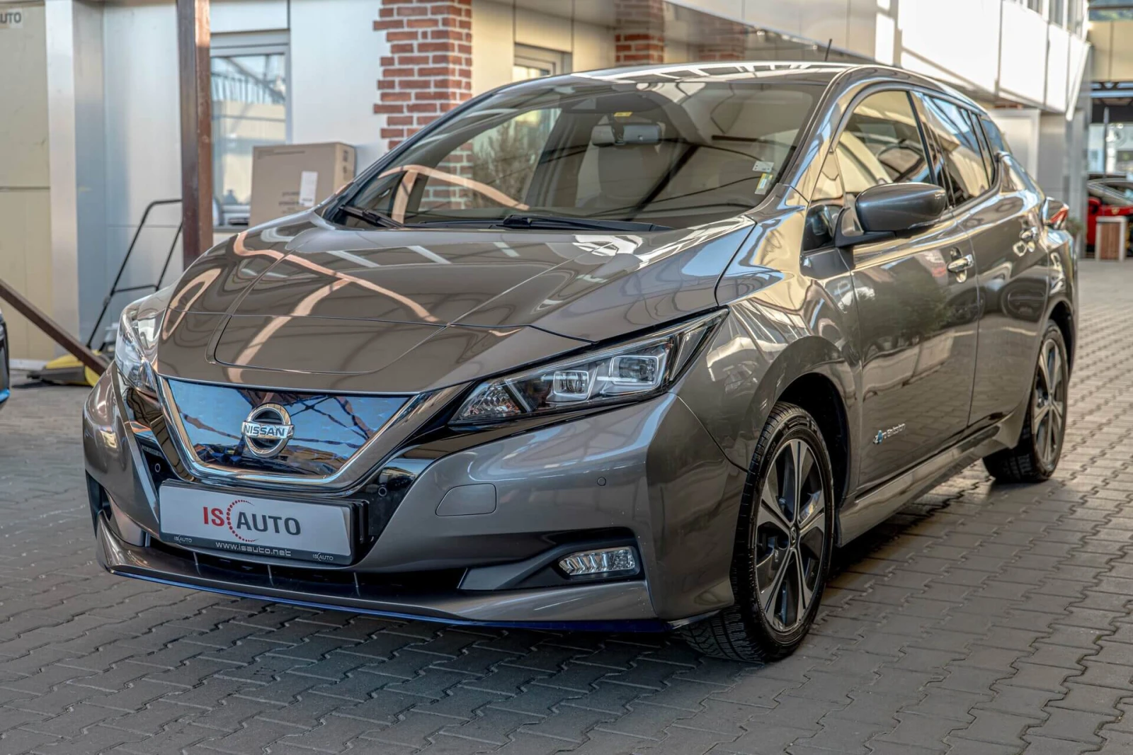 Nissan Leaf  62kWh/N-Connecta/Камера 360/Bose/Distronic/Подгрев, снимка 3 - Автомобили и джипове - 54434071