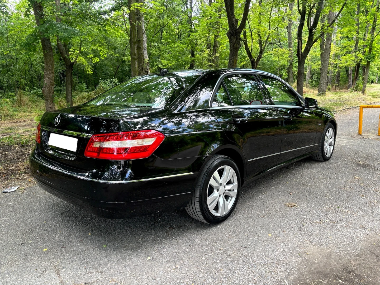 Mercedes-Benz E 220 CDI / AUTOMATIC / NAVI / AMBILIGHT, снимка 6 - Автомобили и джипове - 54635764