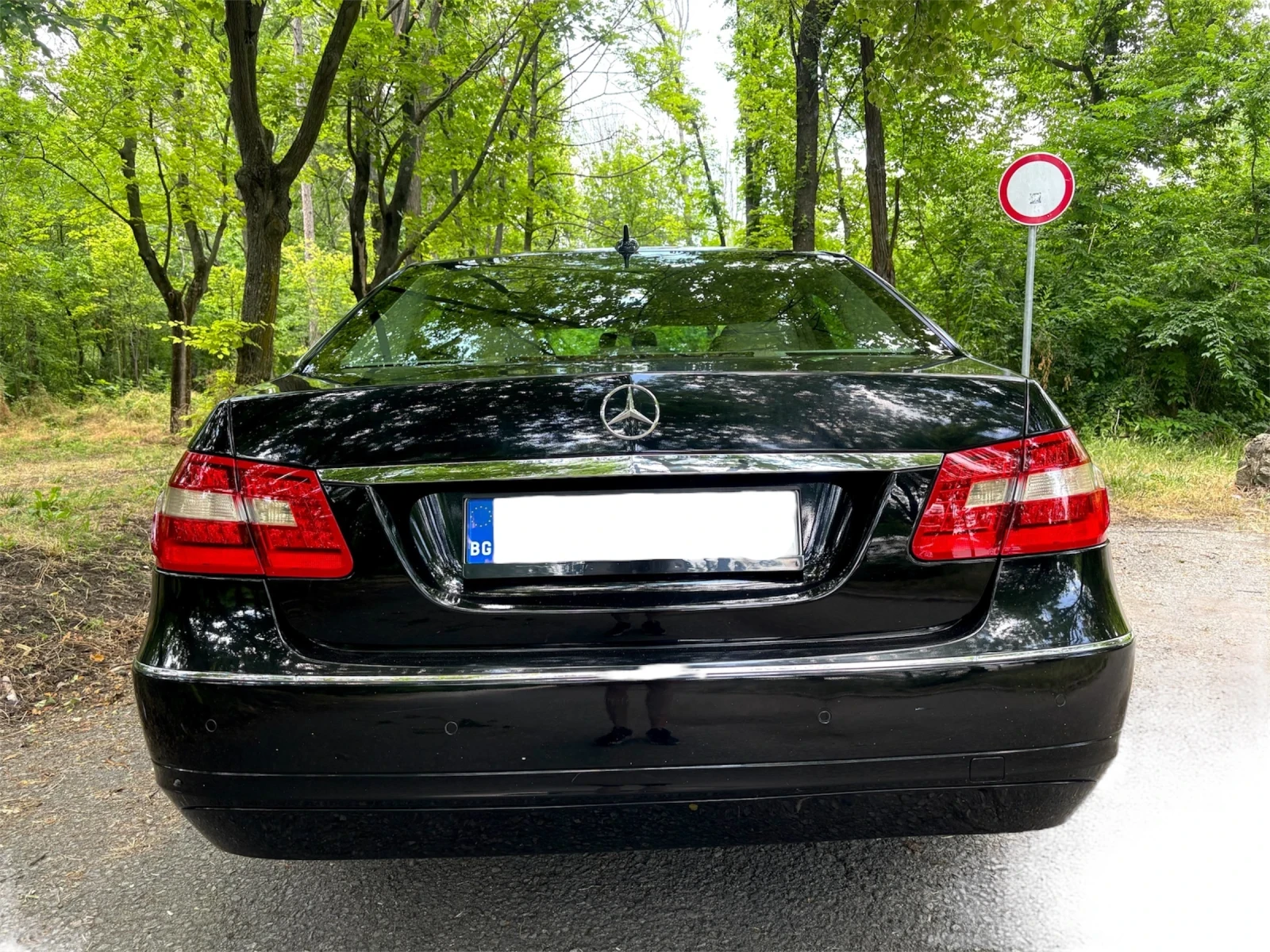 Mercedes-Benz E 220 CDI / AUTOMATIC / NAVI / AMBILIGHT, снимка 5 - Автомобили и джипове - 54635764