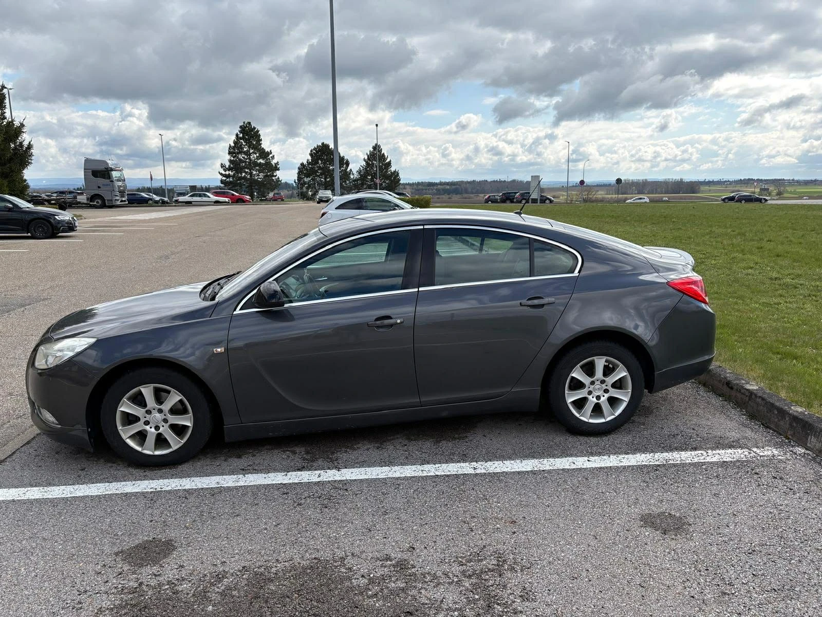 Opel Insignia Edition, снимка 2 - Автомобили и джипове - 54886480