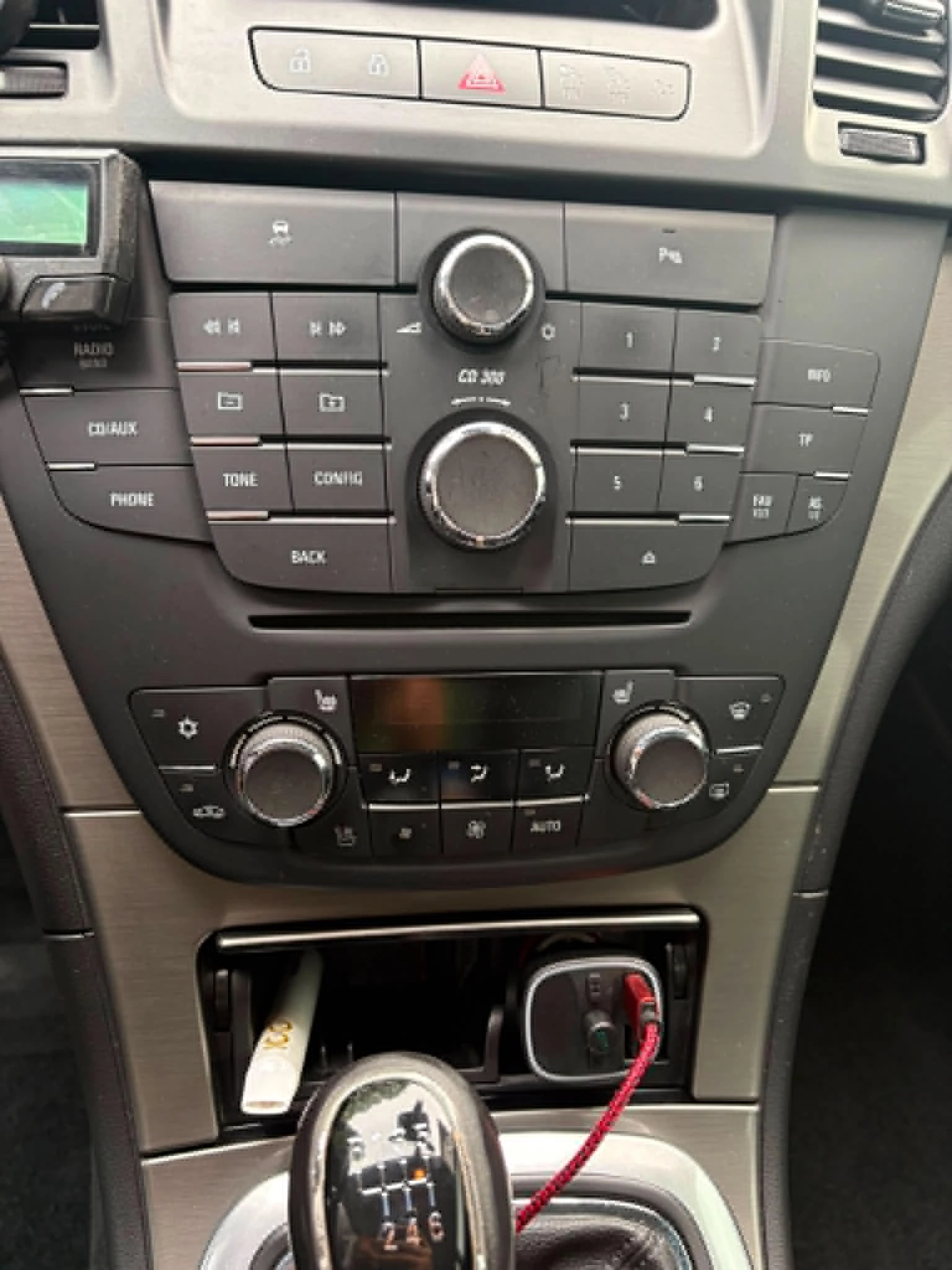 Opel Insignia Edition, снимка 6 - Автомобили и джипове - 54886480